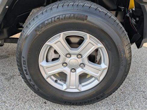 Used 2021 Jeep Wrangler Sport image 19