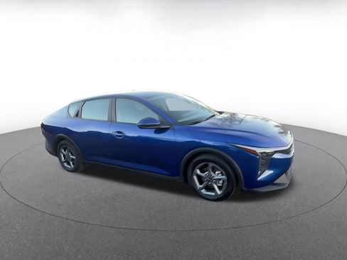 Used 2025 Kia K4 LXS image 2