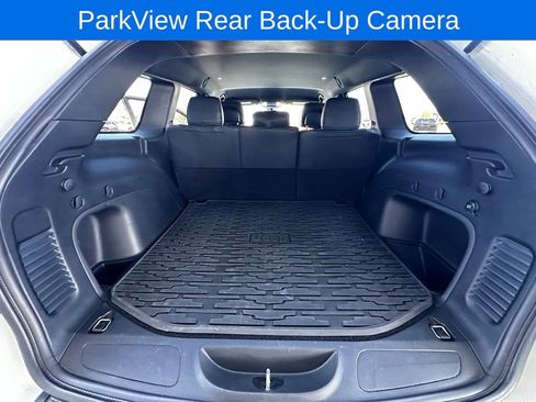 Used 2021 Jeep Grand Cherokee Laredo image 12