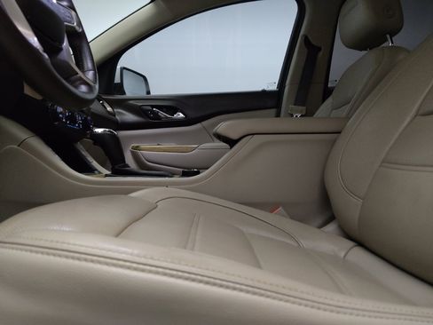 Used 2018 GMC Acadia Denali w/ Technology Package FWD image 17