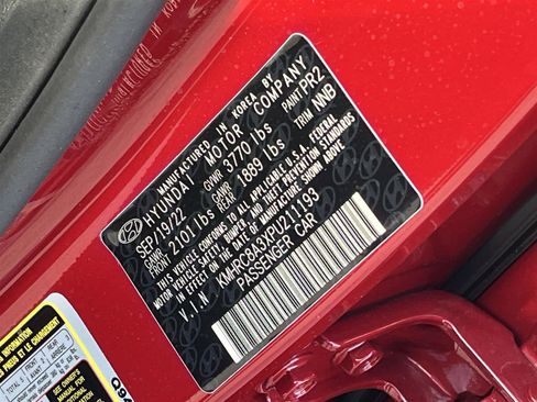 Used 2023 Hyundai Venue Limited image 31