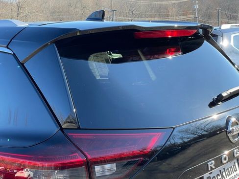 Certified 2021 Nissan Rogue SV w/ Premium Package AWD/4WD image 31