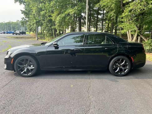 Certified 2023 Chrysler 300 Touring L w/ Safetytec Plus Group RWD image 6