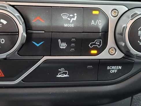 Used 2023 Jeep Wrangler Sport S image 21