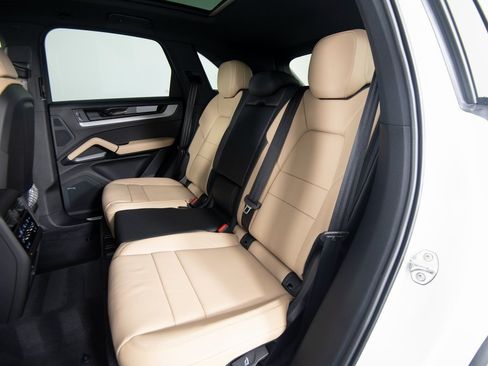 New 2026 Porsche Cayenne image 30