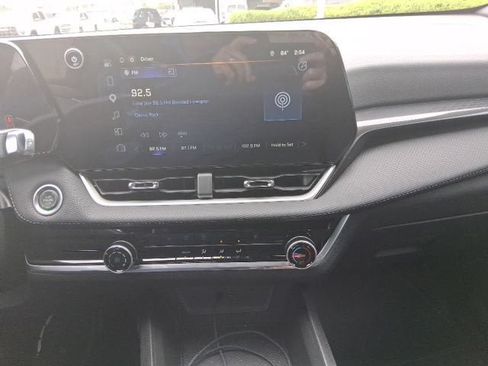 Used 2025 Chevrolet Equinox LT FWD image 6