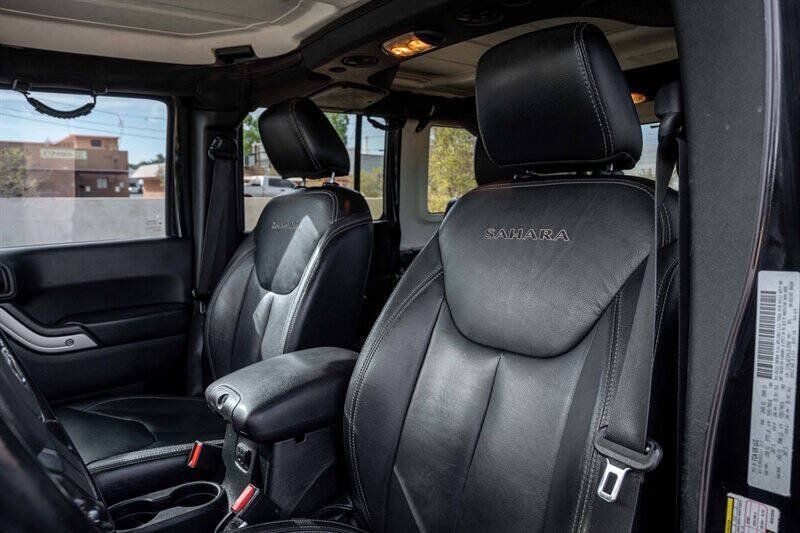 Used 2017 Jeep Wrangler Unlimited Sahara w/ Connectivity Group AWD/4WD image 10
