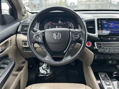 Used 2017 Honda Pilot Touring image 28