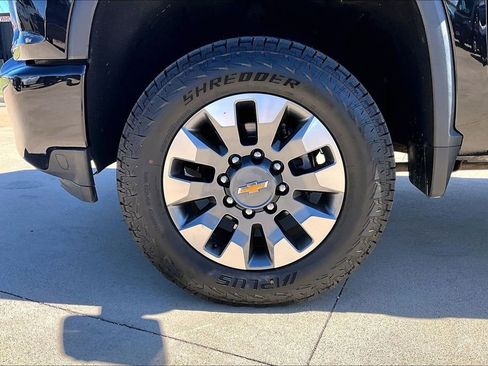 Used 2023 Chevrolet Silverado 2500 Custom w/ Custom Value Package AWD/4WD image 9