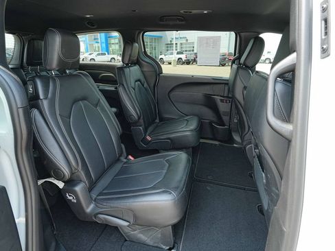 Used 2026 Chrysler Pacifica Select FWD image 21