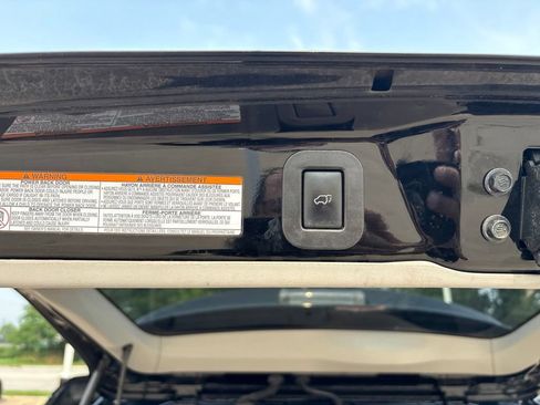 Used 2015 Toyota Sienna XLE w/ XLE Navigation Package FWD image 24