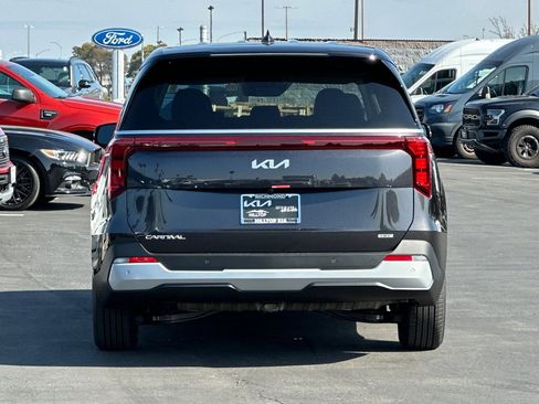 New 2026 Kia Carnival LXS image 5