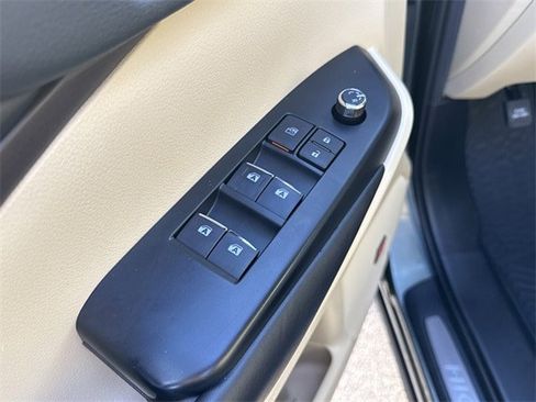 Used 2019 Toyota Highlander Limited image 21