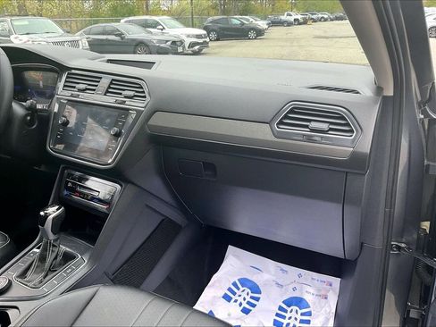 Certified 2023 Volkswagen Tiguan SE w/ Panoramic Sunroof Package AWD/4WD image 13