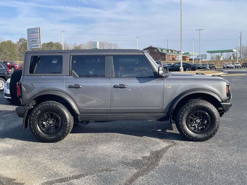 Used 2023 Ford Bronco Wildtrak image 2