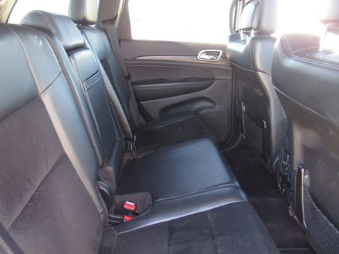 Used 2018 Jeep Grand Cherokee Altitude image 11