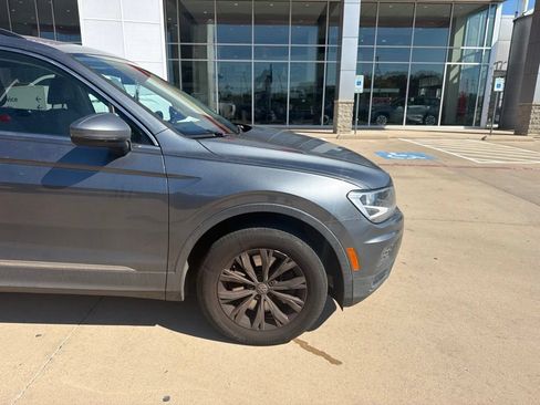 Used 2018 Volkswagen Tiguan SE FWD image 11