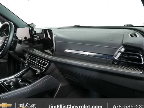 Certified 2025 Chevrolet Traverse LT FWD image 22