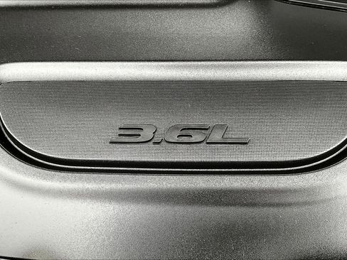 Used 2024 Chrysler Voyager LX image 33