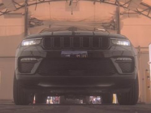 Used 2023 Jeep Grand Cherokee Limited w/ Black Appearance Package RWD image 3