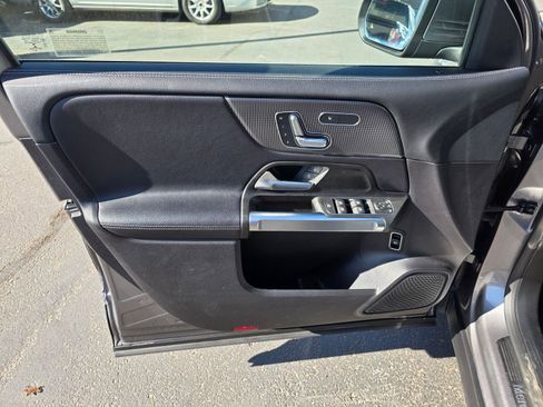 Used 2021 Mercedes-Benz GLB 250 4MATIC image 10