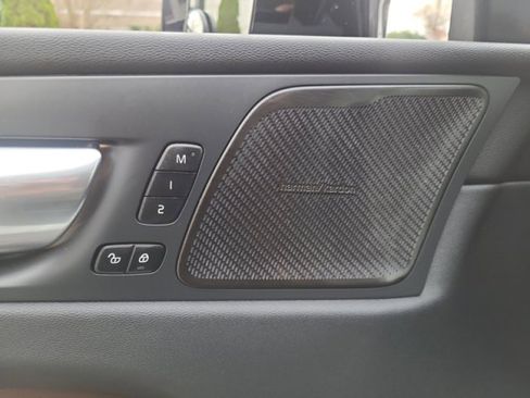 Used 2023 Volvo XC60 B5 Plus w/ Climate Package image 25