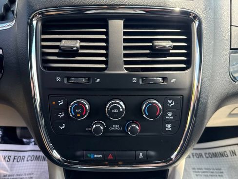 Used 2019 Dodge Grand Caravan SXT FWD image 23