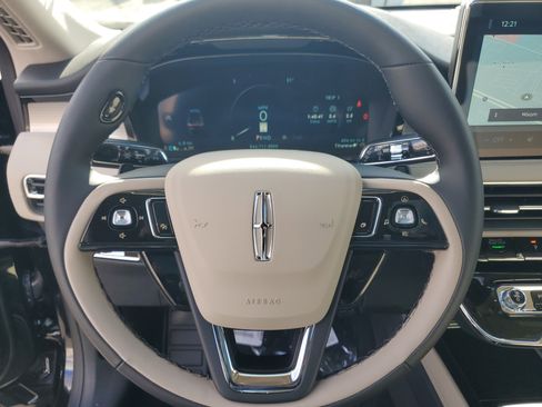 New 2026 Lincoln Corsair Premiere image 16