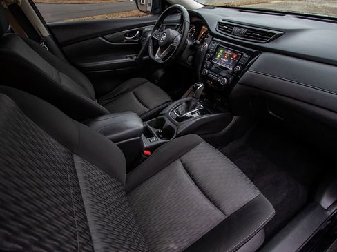 Used 2020 Nissan Rogue SV w/ Premium Package image 21