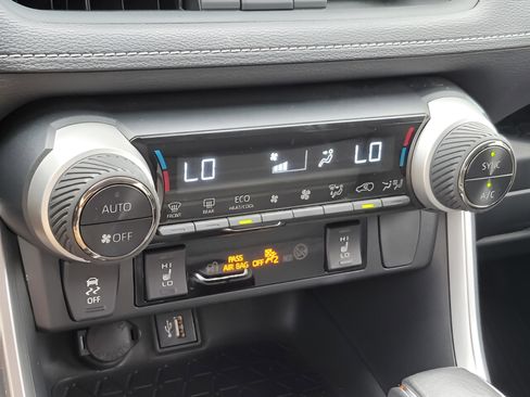 Used 2023 Toyota RAV4 XLE Premium image 43