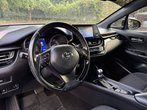 Used 2018 Toyota C-HR XLE FWD image 11