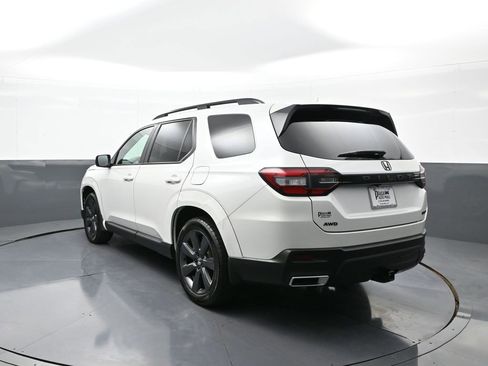 Certified 2023 Honda Pilot Sport image 8