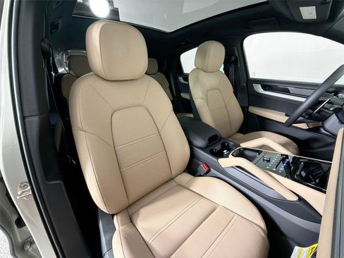 Certified 2026 Porsche Cayenne Coupe AWD/4WD image 28