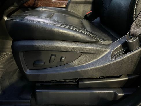 Used 2017 GMC Yukon SLT image 17