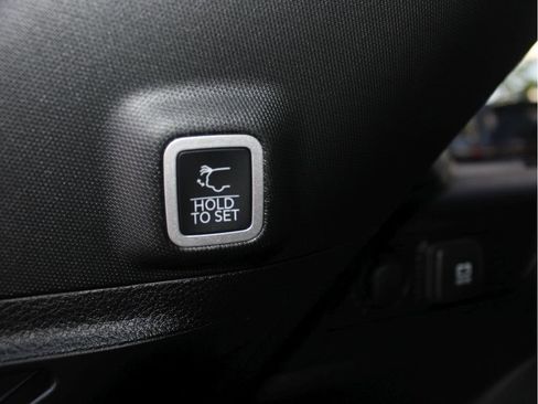 New 2025 Jeep Grand Cherokee Limited w/ Luxury Tech Group II image 30