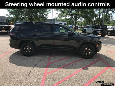 New 2025 Jeep Grand Cherokee L Altitude image 4