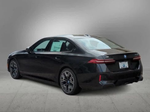 Certified 2025 BMW i5 xDrive40 w/ M Sport Package image 6