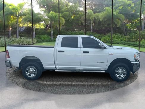 Used 2022 RAM 2500 Tradesman w/ Chrome Appearance Group AWD/4WD image 4