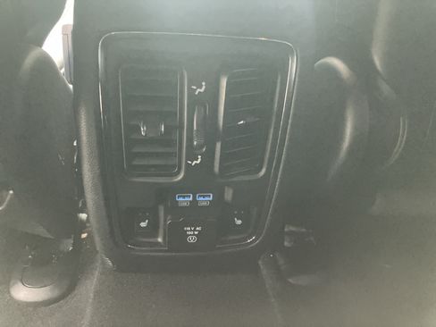 Used 2019 Jeep Grand Cherokee Overland AWD/4WD image 15