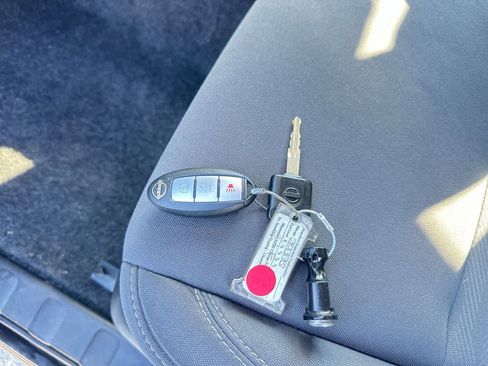 Used 2024 Nissan Frontier SV image 22