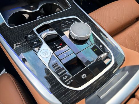 Used 2025 BMW X7 xDrive40i w/ M Sport Package image 18