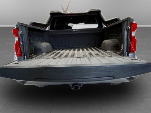 Used 2022 Chevrolet Silverado 1500 Custom w/ LPO, Blackout Package RWD image 9