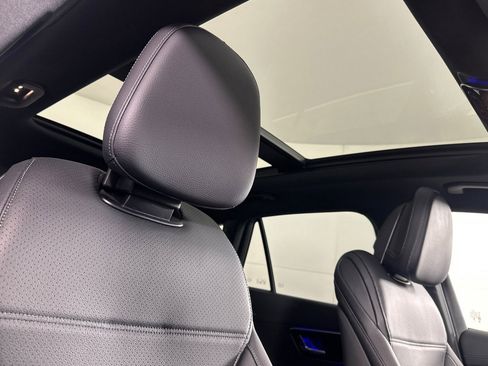 Used 2025 Mercedes-Benz GLC 300 4MATIC image 16