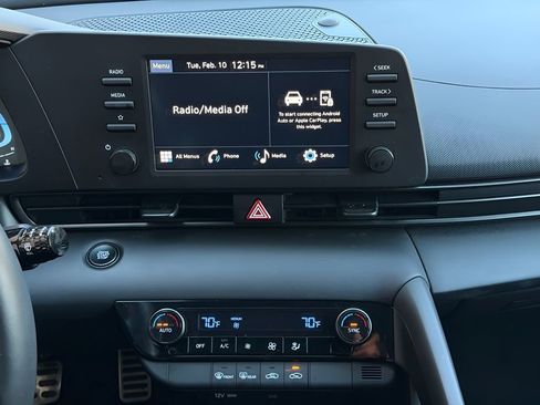 Used 2025 Hyundai Elantra Blue image 29