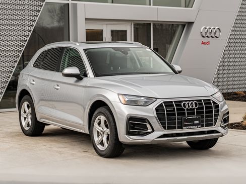 Certified 2023 Audi Q5 2.0T Premium w/ Convenience Package image 2