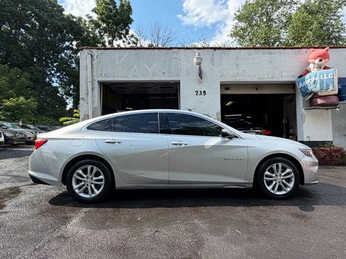 Used 2018 Chevrolet Malibu LT FWD image 11