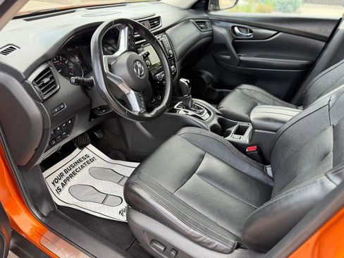 Used 2018 Nissan Rogue SL w/ Premium Package AWD/4WD image 8