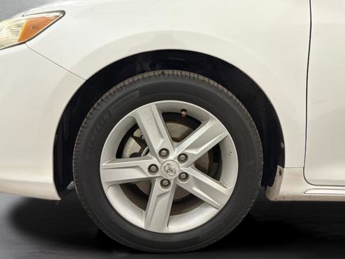 Used 2014 Toyota Camry LE image 36