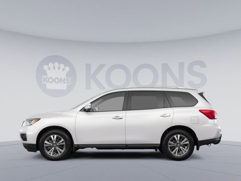 Used 2020 Nissan Pathfinder SV image 2