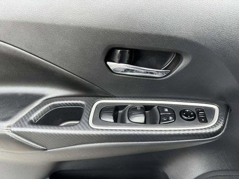 Used 2021 Nissan Versa SR image 18